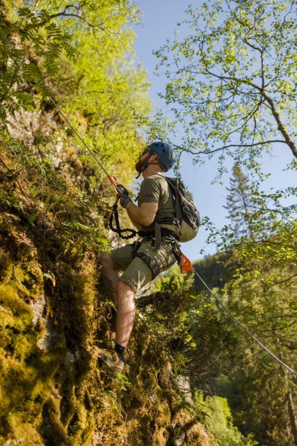 Geiranger: Rappelling tour with epic view - A serious adventure above Geiranger
