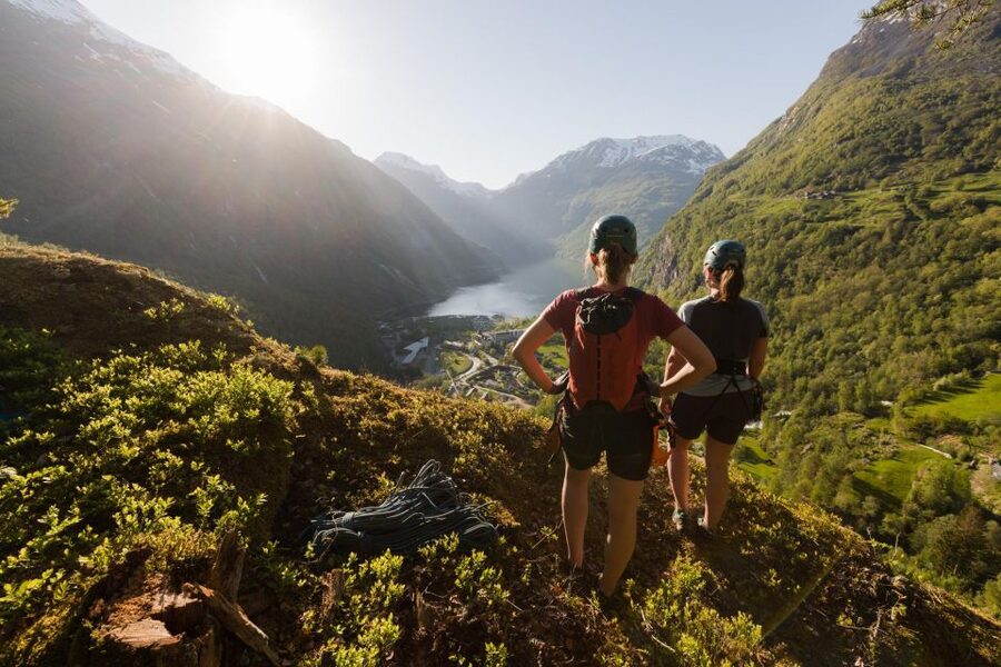 Geiranger: Rappelling tour with epic view - Climbing through the deciduous forest