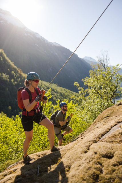 Geiranger: Rappelling tour with epic view - Flydalsjuvet without the usual crowd