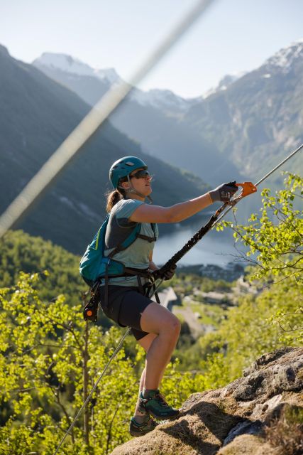Geiranger: Rappelling tour with epic view - What the big descent feels like
