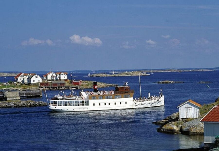 Gothenburg: Archipelago cruise with guide - Gothenburg’s harbor is the opening act