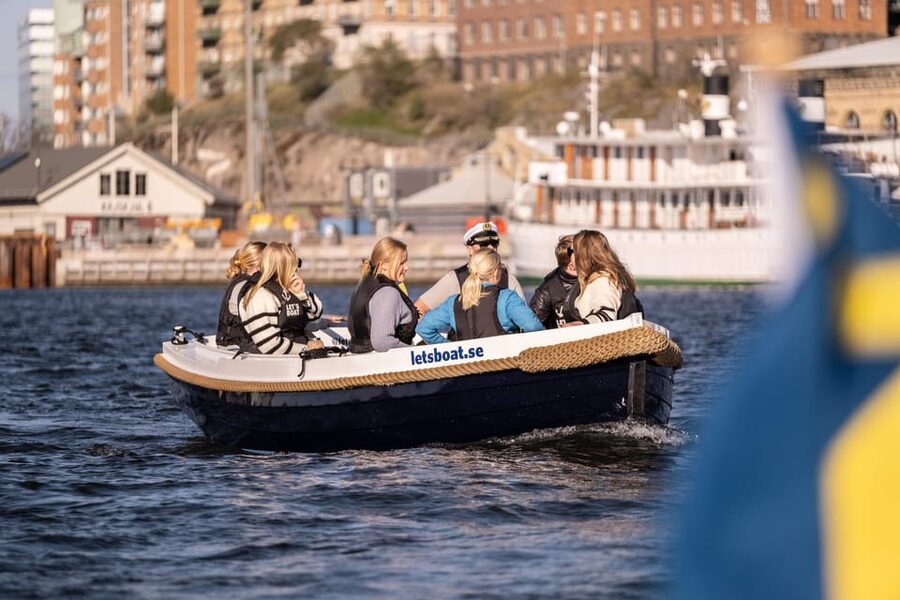 Gothenburg city center: Electric selfdrive boat tour - The eastern waterfront: Residenset to Stenpiren