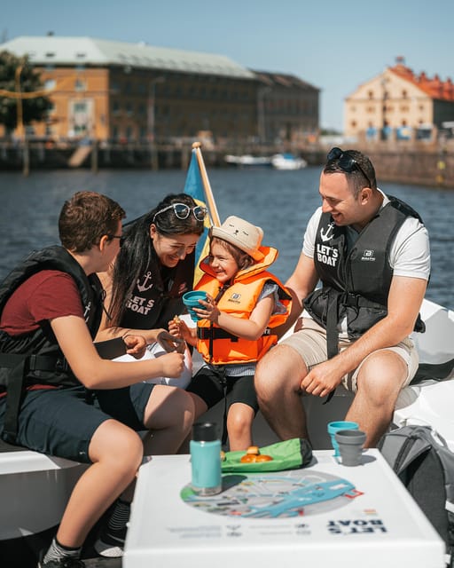 Gothenburg city center: Electric selfdrive boat tour - Rosenlundsverket and the old Carolus XI Rex Bastion