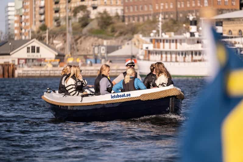 Gothenburg city center: Electric selfdrive boat tour - Feskekorka, Kungsparken, and central Gothenburg