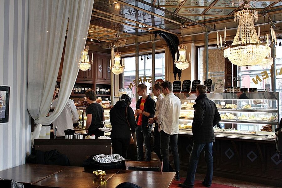 Gothenburg: Haga Old Town Walking Tour - From rough district to fashionable Haga