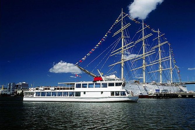 Guided boat tour to Vinga in Gothenburg - Leaving Gothenburg from Lilla Bommen