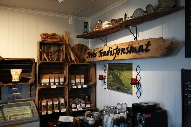 Guided easy snowshoeing with a visit to local café - Polar-night walking and changing light