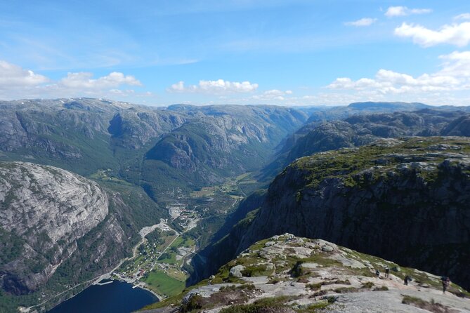 Guided hike to Kjerag and Kjeragbolten - Weather, clothing, and food