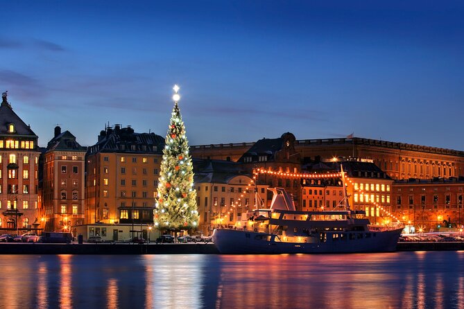 Guided Stockholm Christmas Tour - Walking Prästgatan and the Old Town lanes