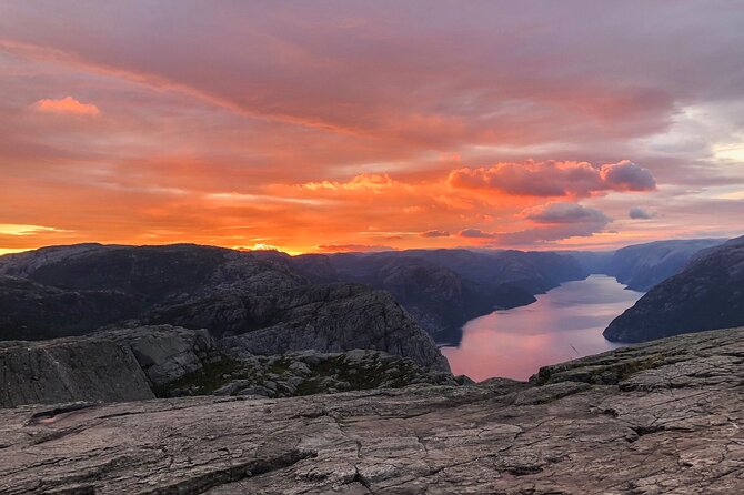 Guided sunrise hike to Pulpit Rock Preikestolen - What the guide adds to the day