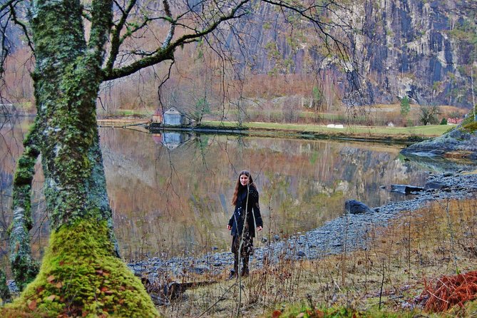 GUIDED TOUR: Secrets of the Fjords - the Osterfjord and Mo, 6.5 hours - Skipshelleren brings prehistory into the day