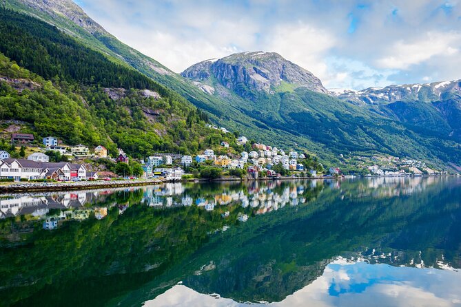 Guided tour to Hardanger Fjord, Waterfalls and Ferry Crossing - Three waterfalls, three different views