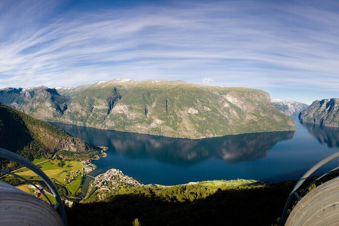 Guided Tour To Nærøyfjorden, Flåm And Stegastein - Viewpoint Cruise - Flåm: lunch, photos, and a short pause