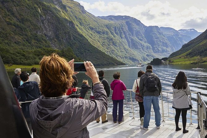Guided Tour To Nærøyfjorden, Flåm And Stegastein - Viewpoint Cruise - Stegastein: the highest view of the day