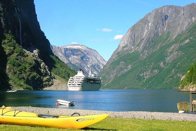 Guided tour - Viking Village, Nærøyfjord Cruise and Flåm Railway - The mountain road to Tvindefossen and Stalheim