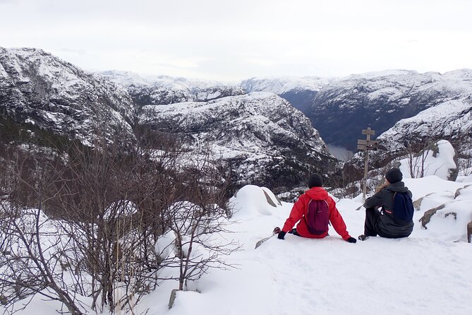 Guided winter hike to Pulpit Rock Preikestolen - What the guides add to the day