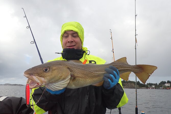 Half Day Fishing and Outdoor Cooking in Bergen - Getting ready for the six-meter boat