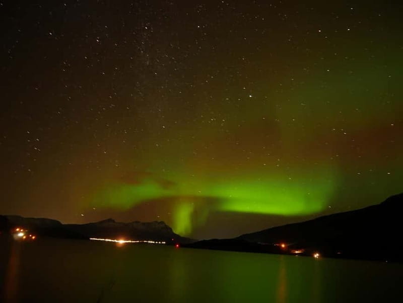 Harstad/Narvik/Tjeldsund: Northern Lights Sightseeing by Car - Watching the aurora with wine and a camera ready