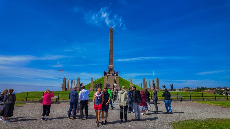 Haugesund: Guided Scenic Minibus tour of Haugesund - City Hall and Haugesund’s opening chapter