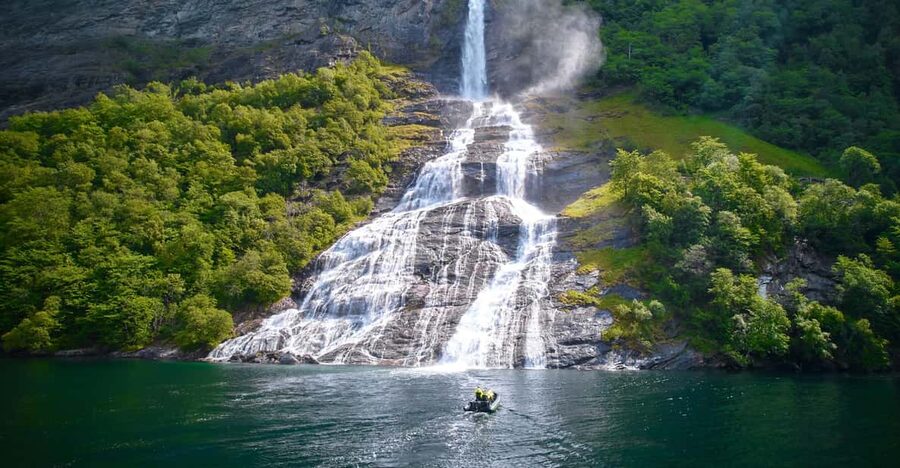 Hellesylt: Guided Geirangerfjord Boat Tour - Why this Hellesylt RIB ride is different