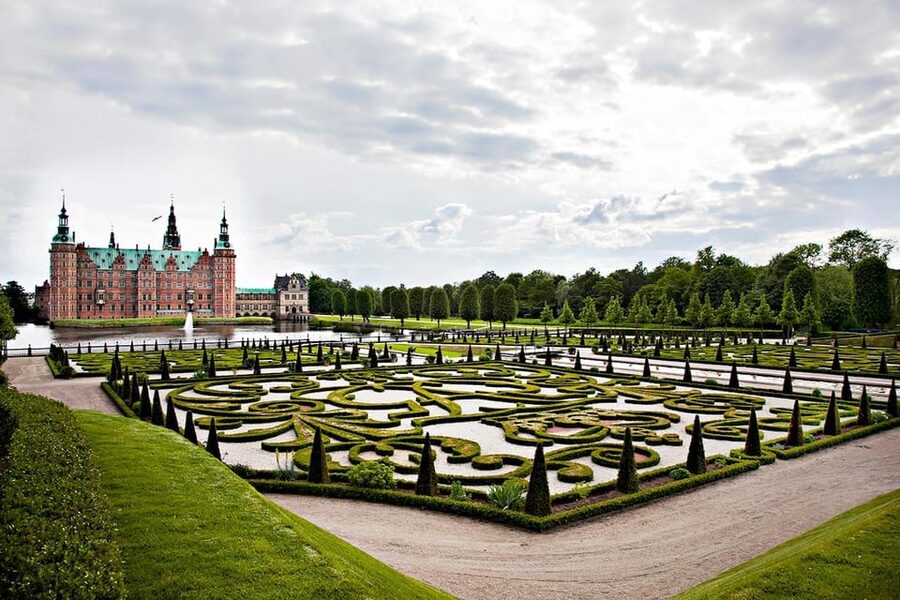 Hillerød: Frederiksborg Castle Entry Ticket - Eating at Rabarbergaarden Slottet