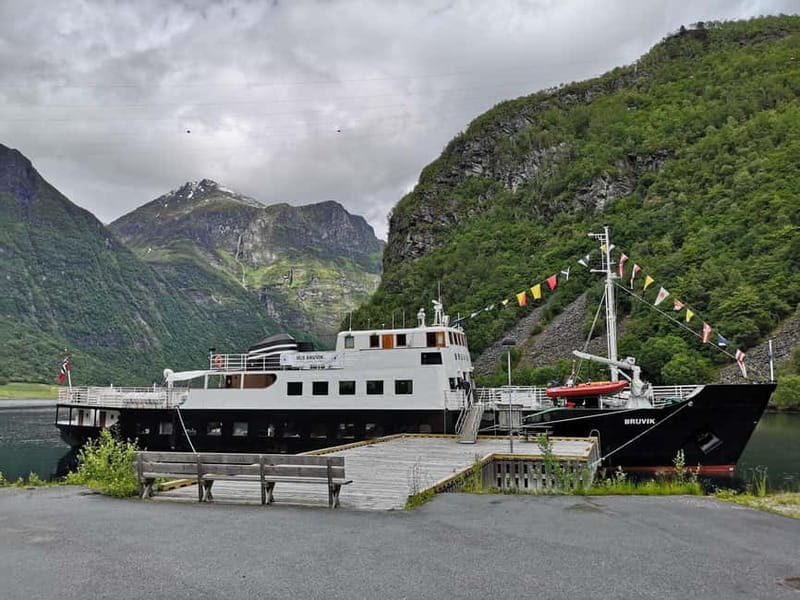 Hjørundfjord Fjord Cruise Afternoon Rountrip from Ålesund - Leaving Ålesund and finding the fjord