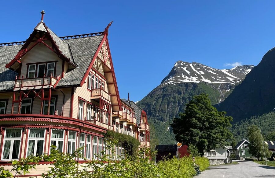 Hjørundfjord Fjord Cruise roundtrip from Ålesund - Why Hjørundfjord makes a better half-day escape
