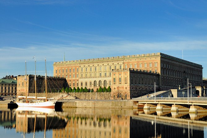 Hop-On Hop-Off Bus and Boat Ticket in Stockholm - Skeppsholmen and Allmänna gränd