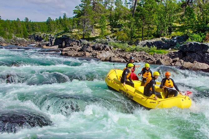 Intermediate Difficulty Level Rafting Experience in Dagali - Staying warm in Norwegian river water