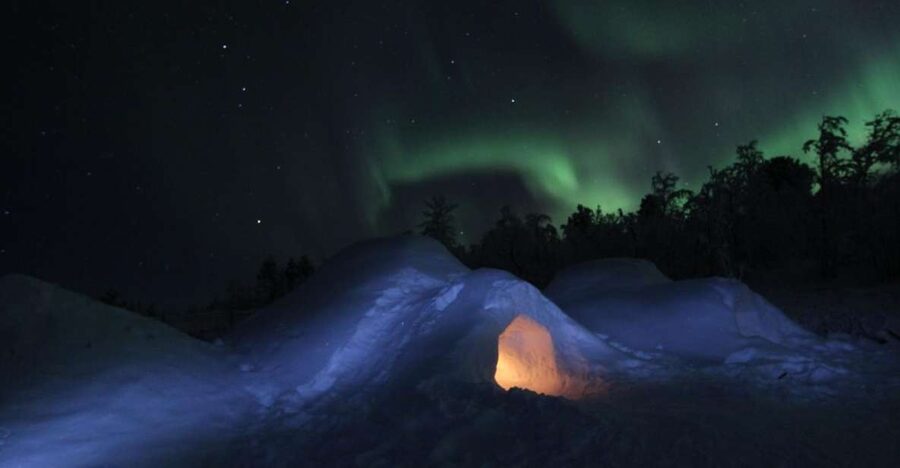 Kiruna: Build your own igloo overnight Tour - Building your shelter at Kalixfors