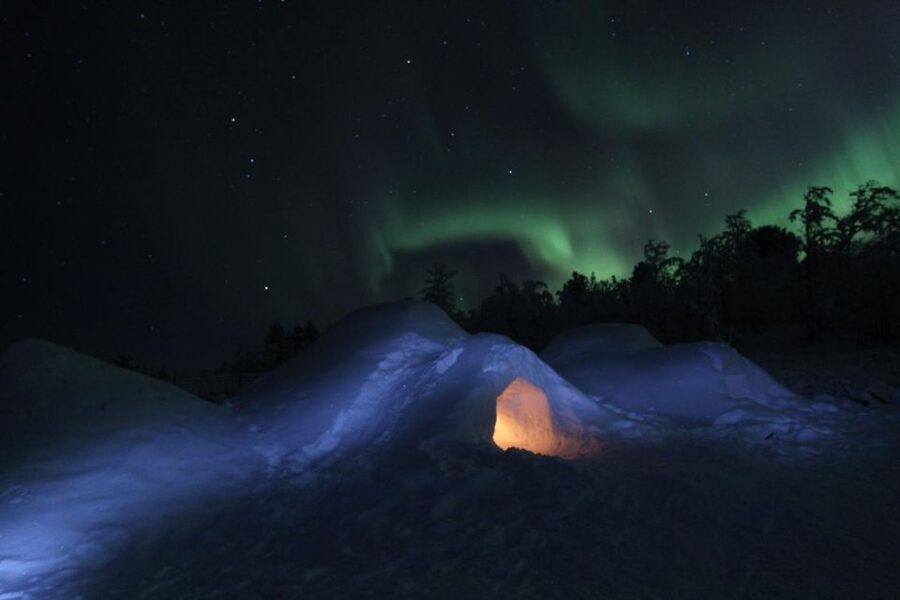 Kiruna: Build your own igloo overnight Tour - Dinner in a Sami lavvu