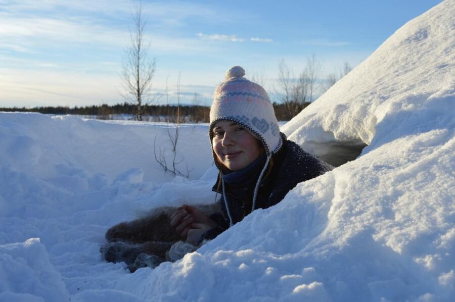Kiruna: Build your own igloo overnight Tour - Morning breakfast, dogs, and the ride back