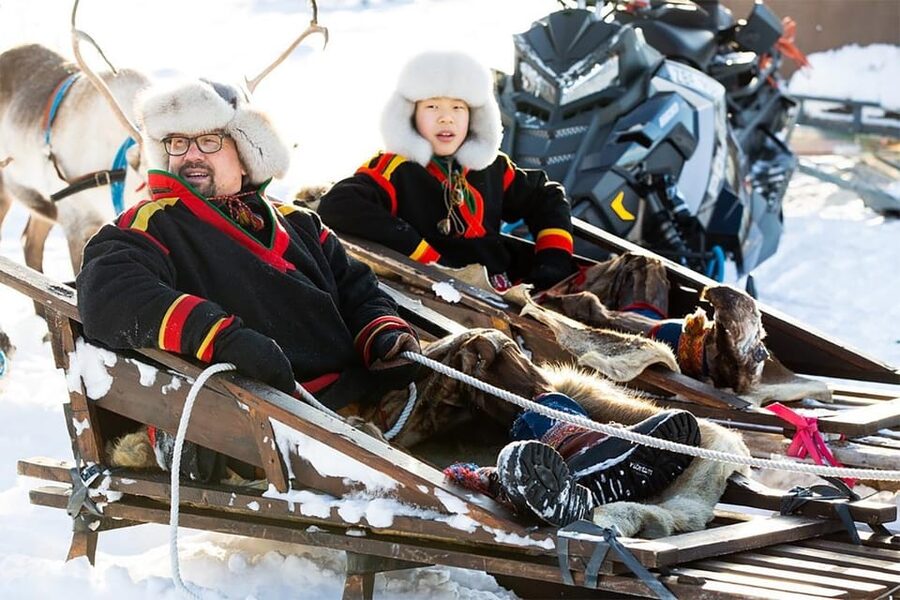 KIRUNA: Sami Reindeer Experience - Feeding reindeer at the winter corral