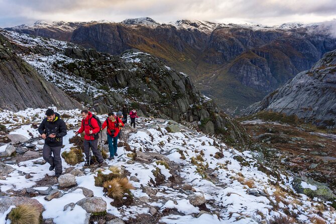 Kjerag Low-Season Hike + Packed Lunch - Who should choose this experience