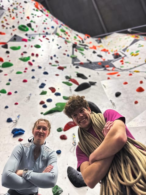 Kristiansand: Sørlandet Klatresenter Entry Ticket - Bouldering on 4.5 meter walls