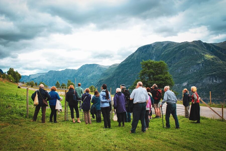 Ljøen, Hellesylt: Ljøen Farm Tour - Who should book the farm visit?