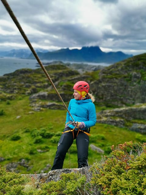 Lofoten: Full Day Combo tour, (kayaking and rappelling) - The short hike to the viewpoint