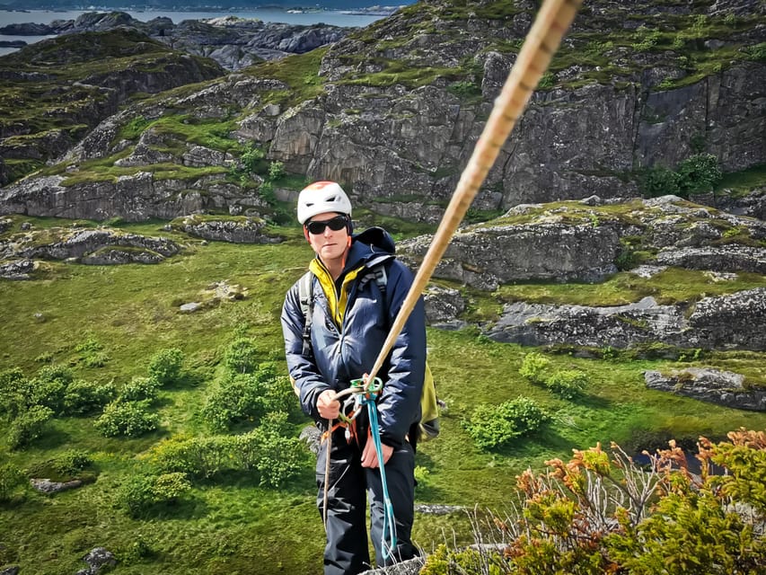 Lofoten: Full Day Combo tour, (kayaking and rappelling) - Guides, group size, and the feel of the day
