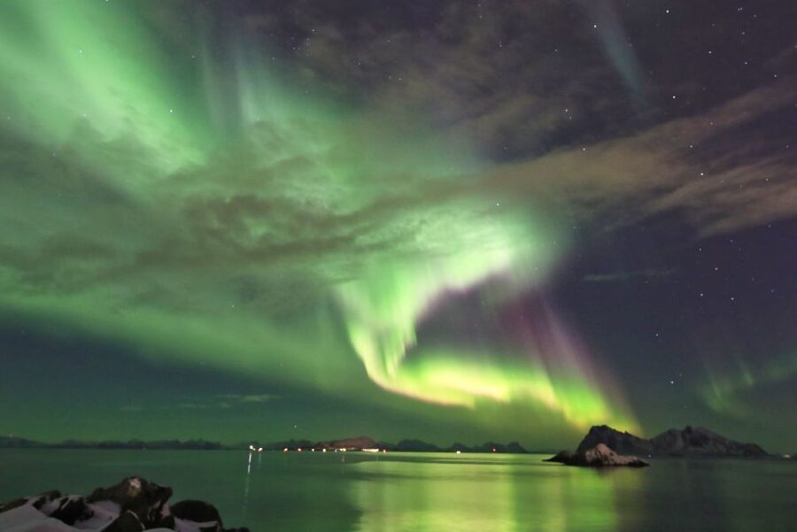 Lofoten: Northern Lights Tour with Photographer - What happens when the sky begins to glow