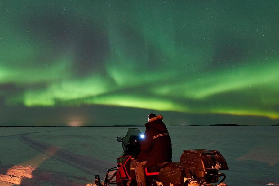 Luleå : Northern lights snowmobile tour - A warm break with coffee and a Swedish snack