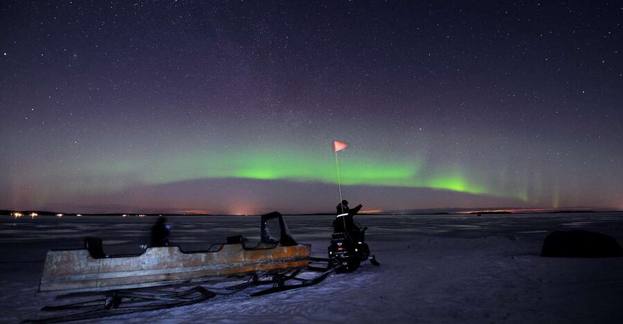 Luleå : Northern Lights Tour on a Snowmobile drawn Sled - Why the guide matters