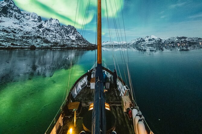 Luxury Northern Lights Yacht Cruise with Hot Tub from Tromsø - Meeting Stella Oceana at 7 pm