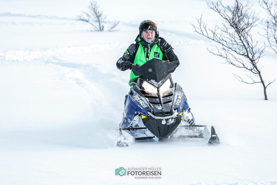 Lyngen: Snowmobile Safari with Lunch in seaside Restaurant - Starting beside the fjord at XLyngen