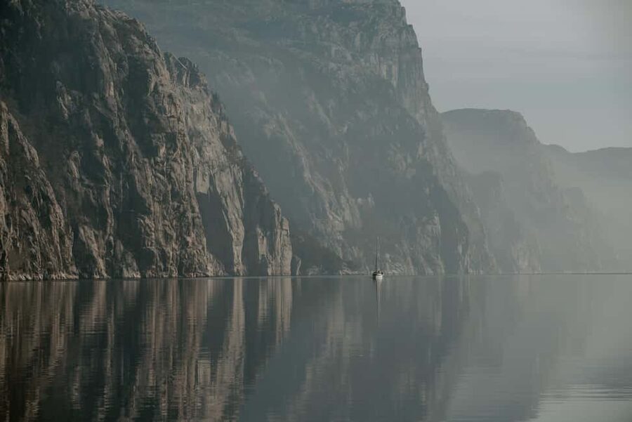 Lysefjord (Stavanger): Boattrip to Preikestolen from Forsand - Fantahåla and the stories behind the cliffs