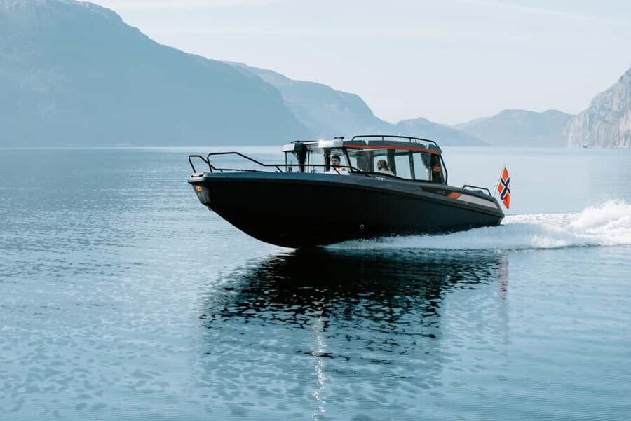 Lysefjord (Stavanger): Boattrip to Preikestolen from Forsand - Hengjanefossen Waterfall and a taste of the fjord