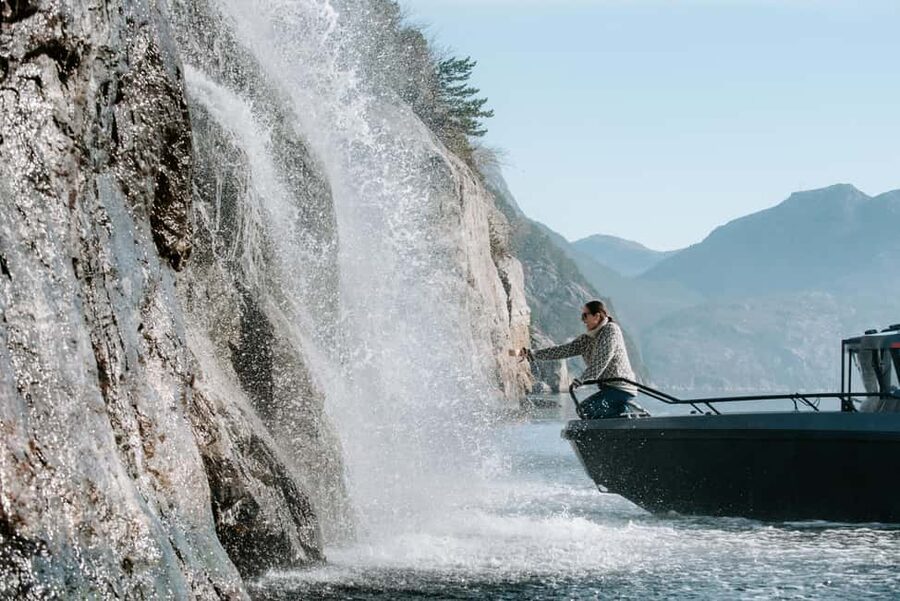 Lysefjord (Stavanger): Boattrip to Preikestolen from Forsand - Summer comfort and winter protection