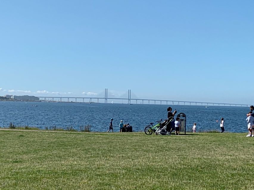 Malmö: 3-Hour Guided Walking Tour - Malmö Castle and the two central parks