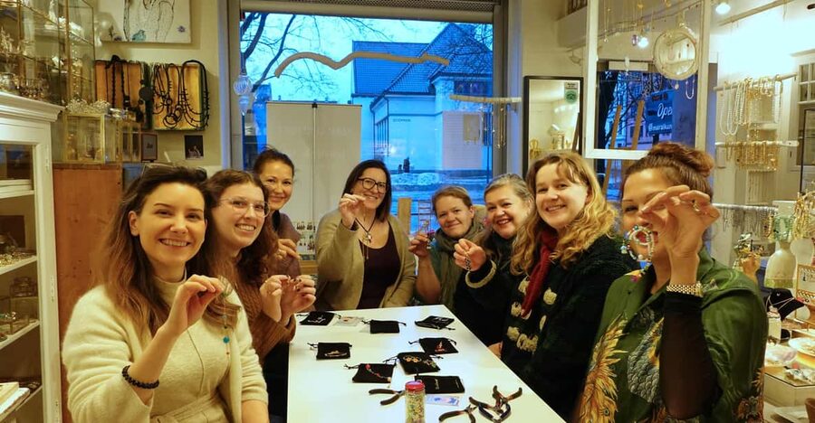 Maral Kunst : Jewelry Bar Experience (Jewelry Making) - A gallery visit that helps you choose