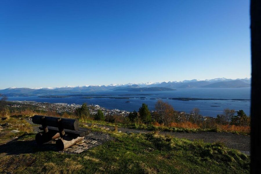 Molde: Atlantic Ocean Road & Varden Audio Guide Bus Tour - Crossing Molde’s fjord country