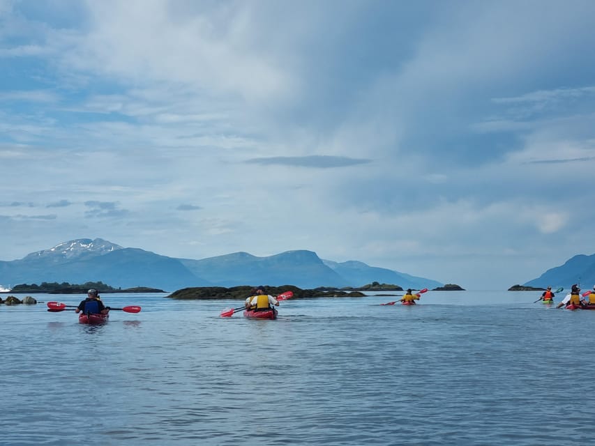 Molde - Guided kayak tour - Photo stops for the 222-peak panorama